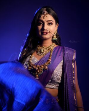 Tanvi Rao Instagram - She wounds her enemies with her eyes 🗡️

Hair, make-up and attire- @makeover_by_shalini_ravi 
Photography- @sadu_photography 

#queen #powerful #photoshoot #fashion #traditoon #tanvirao #actor