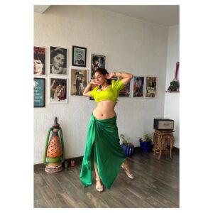 Tanya Desai Instagram - Feeling on the top of the world! 💚🎶

#jawanijaneman #green #indianlook #love #actress #model #tanyadesai