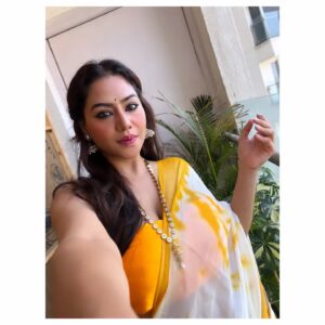 Tanya Desai Instagram - 💛

#selfiegram #traditional #selfieaddict #love #tanyadesai