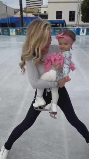 Tara Lipinski Instagram - Showing my mini me my world ⛸️ 

Her smile and giggle when I spin her 🥹 

#figureskating #firsttimeontheice