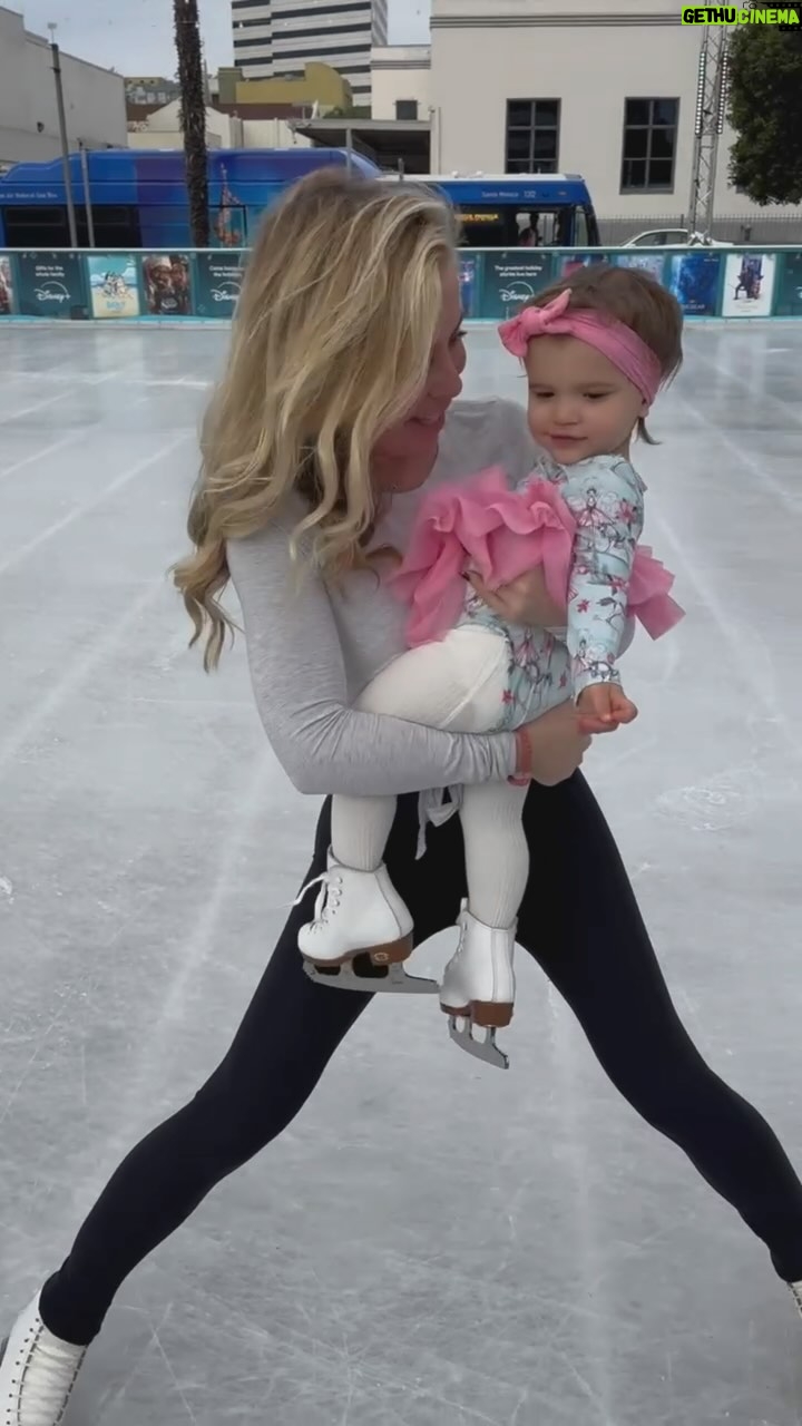 Tara Lipinski - 20.3K Likes - Showing my mini me my world ⛸️
Her smile and giggle when I spin her 🥹
#figureskating #firsttimeontheice
