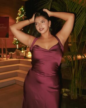 Tarini Shah Instagram - what is your color of the season ✨

dress by @shopdiris