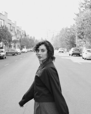 Tarlan Parvaneh Instagram - بعضی وقتا ام نه باید درستش کنی نه رهاش كنی، باید بیخیال بشی. درست می شه رفیق 🤍
لحظه ها ثبت شده توسط : @mahsa.dara 📸