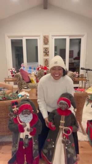 Tatyana Ali Instagram - Anyone else light up every time they see a Black Santa? 🎅🏾 Representation matters so much—it’s all about seeing yourself and your family reflected, even in the little things like holiday decor ❤️✨