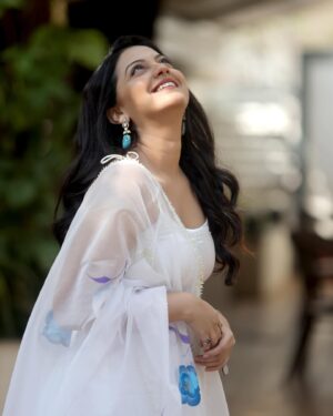 Tejashree Pradhan Instagram - Trusting the process #HappyLife🧿

📸 @saneshashank 
jewellery @sorayaajewels_