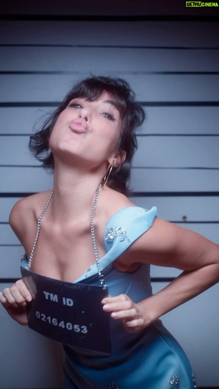 Tess Masazza - 18K Likes - Se fare serata dopo i trentāanni fosse un reato. šš«Ø
#AllorainnanzituttoNonSonoUbriaca #signorgiudice
#insopportabilmentedonna
Riprese di @_matteomartinez_