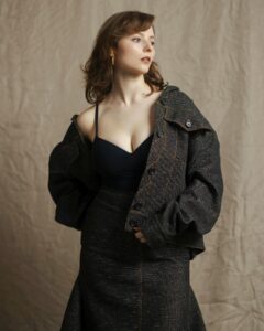 Actress Thomasin McKenzie HD Photos and Wallpapers December 2024