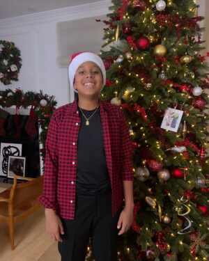 Tia Mowry Instagram - Happy Holidays from my family to yours! 🎄✨ Co-parenting during the holidays is a journey—one that’s filled with a mix of emotions. It’s different, and yes, it can feel challenging and even lonely at times, especially when you’re adjusting to a new family dynamic. But over time, I’ve found the beauty in it. It’s an opportunity for my kids to build meaningful relationships with both parents, and for me, it creates space for self-discovery, healing, and rejuvenation.

I’ll admit, as a single mom, I sometimes feel the weight because our family doesn’t look like others. But you know what? That’s okay. Different doesn’t mean less than. The most important thing is keeping the traditions alive for my children—because no matter how it looks, we are still family. 💛

To anyone navigating co-parenting or a new chapter this holiday season, know that you’re not alone. There’s joy to be found, even in the transitions. Let’s keep creating those special moments for our kids, no matter what. ❤️