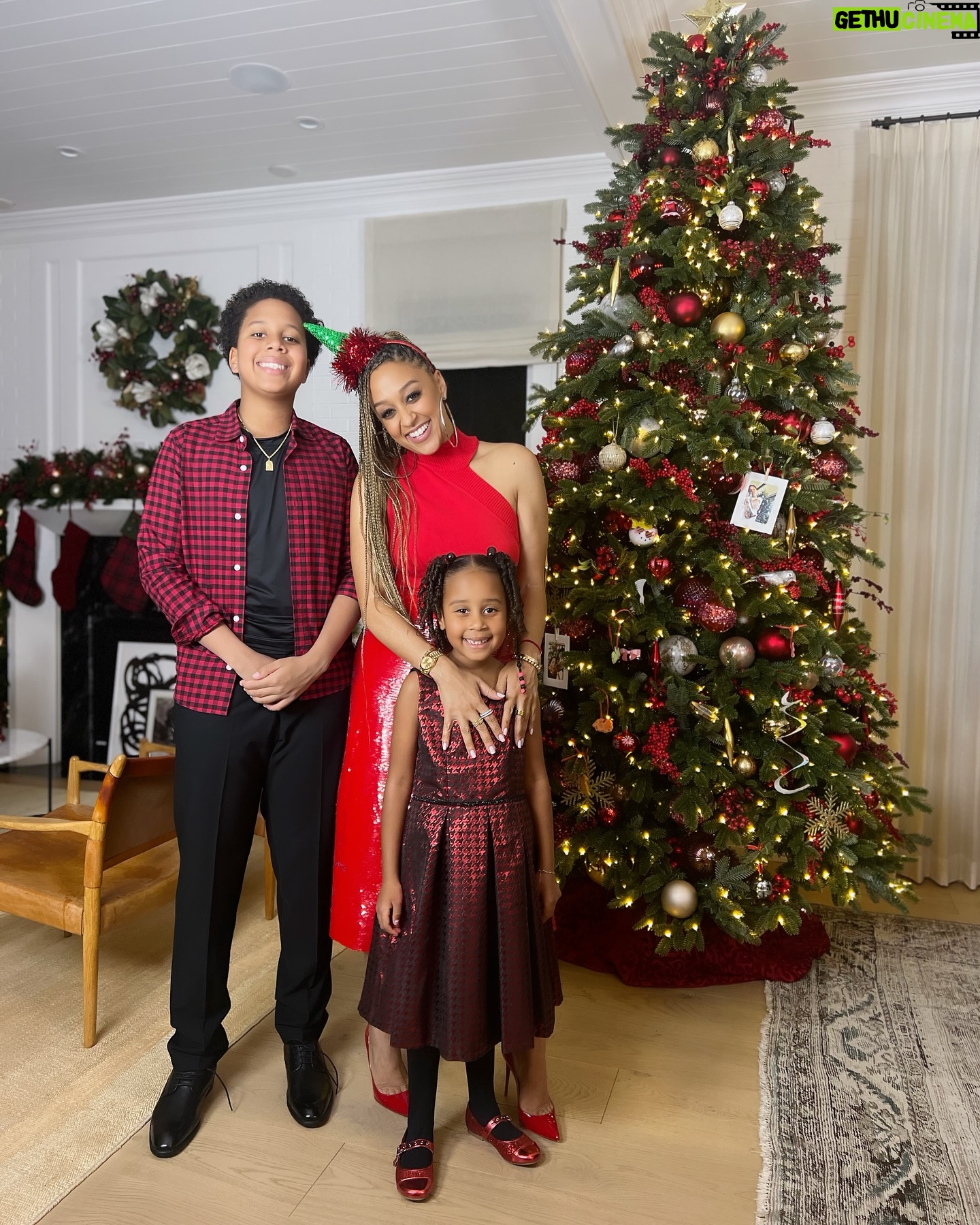 Tia Mowry - 409.8K Likes - Happy Holidays from my family to yours! 🎄✨ Co-parenting during the holidays is a journey—one that’s filled with a mix of emotions. It’s different, and yes, it can feel challenging and even lonely at times, especially when you’re adjusting to a new family dynamic. But over time, I’ve found the beauty in it. It’s an opportunity for my kids to build meaningful relationships with both parents, and for me, it creates space for self-discovery, healing, and rejuvenation.
I’ll admit, as a single mom, I sometimes feel the weight because our family doesn’t look like others. But you know what? That’s okay. Different doesn’t mean less than. The most important thing is keeping the traditions alive for my children—because no matter how it looks, we are still family. 💛
To anyone navigating co-parenting or a new chapter this holiday season, know that you’re not alone. There’s joy to be found, even in the transitions. Let’s keep creating those special moments for our kids, no matter what. ❤️