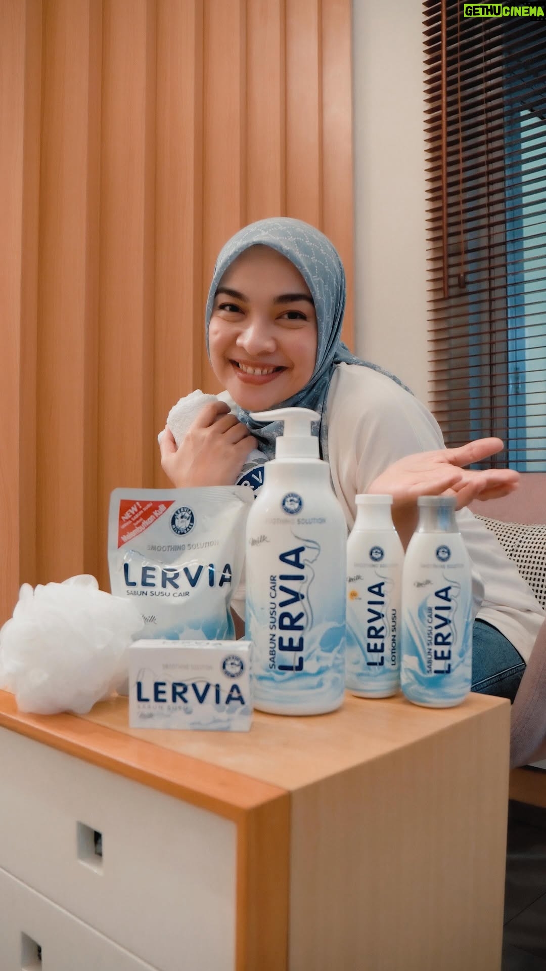 Tika Bravani - 1.7K Likes - Senenggg bangettt aku dikirimin hampers Lervia!!
Sejak pertama kali nyobain Lervia aku udah jatuh cinta sama Sabun & Lotion susu satu ini, karena kulitku jadi lembut, dan wangi seharianšøāØ
Ekstrak susu kambing Lervia punya molekul nutrisi lebih kecil, diserap kulit lebih cepat dan lebih dalam.
Yuk samaan sama aku, pake @lerviaindonesia_ untuk Sabun & Lotion daily kamu!
#SkincareRoutine #FreshSkinEveryday #KulitLembutLervia #SolusiMelembutkanKulit #LerviaSabunSusu #LerviaLotionSusu