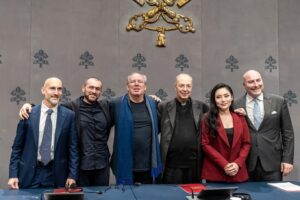 Tina Guo Instagram - Just got official photos from the Vatican! Thank you @riccardorossiroma @_dario_vero_ for making this possible, it was an honor to be a part of @concertoconipoveri and to share it with my family and closest friends.

Photos by @novaopera & Vatican Media 🙏🏼