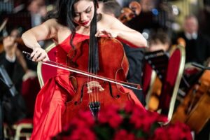 Tina Guo Instagram - Just got official photos from the Vatican! Thank you @riccardorossiroma @_dario_vero_ for making this possible, it was an honor to be a part of @concertoconipoveri and to share it with my family and closest friends.

Photos by @novaopera & Vatican Media 🙏🏼
