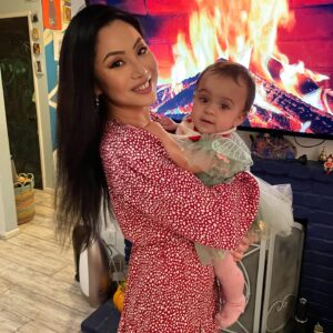 Tina Guo Instagram - Christmas Eve 🎄🤍 The adorable baby is my Goddaughter!