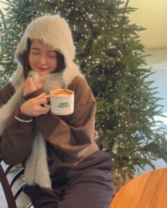 Actress Tina Tamashiro HD Photos and Wallpapers January 2025