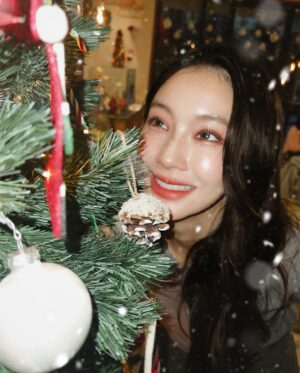 Tipnaree Weerawatnodom Instagram - 🎄🍁☃️🧣✨🦌🍾🎅🏼❄️