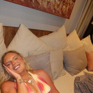 Toni Watson Instagram - Boys get in at 10pm, until then 🌴 girls night in Bali @nataliapoposka