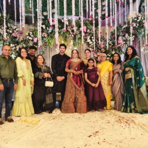 Toral Rasputra Instagram - Ok.. So let me tell u😊...
बन गयी आसिया तुम..धर्मपत्नी...❤️
the show.. I met u❤️...
Been so long...
यह नयी ज़िन्दगी.. खुशियों से भरी हो 🙏❤️
Happy married life to both of you❤️
May love.. Trust.. Friendship.. Care.. Stay with both of u... ❤️aasiya n  gulshan

Beautiful clutch by @slingbling.official
Khoobsurat suit by @stadofashion_official
Styling by @seam_stress_by_rajludhwani