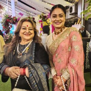 Toral Rasputra Instagram - Ok.. So let me tell u😊...
बन गयी आसिया तुम..धर्मपत्नी...❤️
the show.. I met u❤️...
Been so long...
यह नयी ज़िन्दगी.. खुशियों से भरी हो 🙏❤️
Happy married life to both of you❤️
May love.. Trust.. Friendship.. Care.. Stay with both of u... ❤️aasiya n  gulshan

Beautiful clutch by @slingbling.official
Khoobsurat suit by @stadofashion_official
Styling by @seam_stress_by_rajludhwani