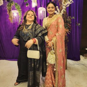 Toral Rasputra Instagram - Ok.. So let me tell u😊...
बन गयी आसिया तुम..धर्मपत्नी...❤️
the show.. I met u❤️...
Been so long...
यह नयी ज़िन्दगी.. खुशियों से भरी हो 🙏❤️
Happy married life to both of you❤️
May love.. Trust.. Friendship.. Care.. Stay with both of u... ❤️aasiya n  gulshan

Beautiful clutch by @slingbling.official
Khoobsurat suit by @stadofashion_official
Styling by @seam_stress_by_rajludhwani
