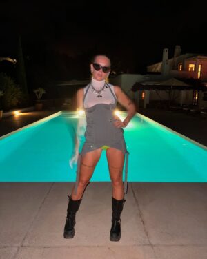 Tove Lo Instagram - 2024 you absolute whorrrreeeee 🔪 HEAT, Cave, My Oh My, Love Bites, Ladies if Leisure, Ibiza > London > I iza > London > Ibiza > London, Glasto, my brother getting MARRIED, Kenya, Habits hitting 1 billi and so much friendship inbetween 🧚‍♀️ going back into the studio now, happy holidays all my lovely freaks xxx