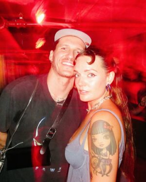 Tove Lo Instagram - 2024 you absolute whorrrreeeee 🔪 HEAT, Cave, My Oh My, Love Bites, Ladies if Leisure, Ibiza > London > I iza > London > Ibiza > London, Glasto, my brother getting MARRIED, Kenya, Habits hitting 1 billi and so much friendship inbetween 🧚‍♀️ going back into the studio now, happy holidays all my lovely freaks xxx