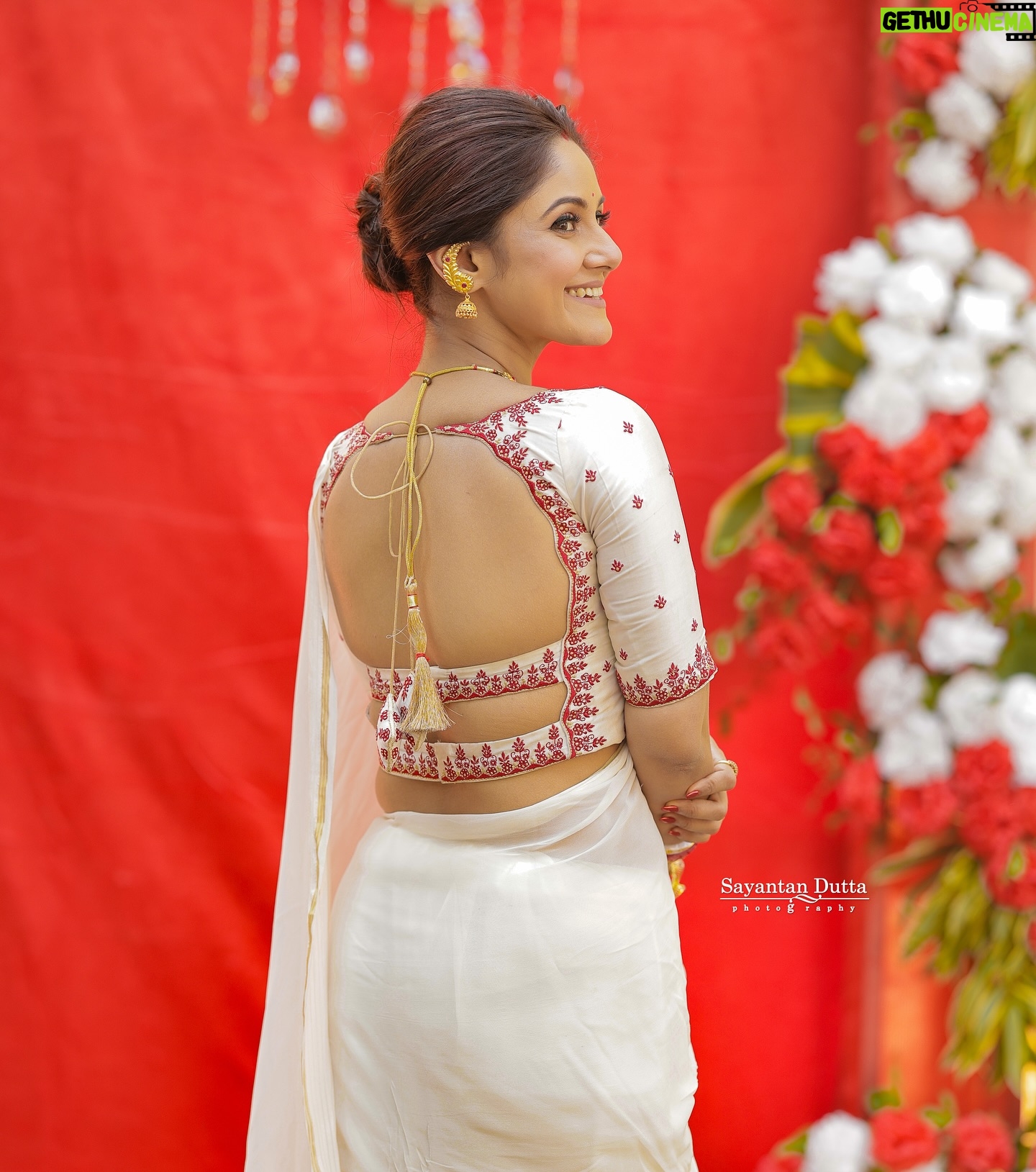 Trina Saha - 92.9K Likes - Romance woven in every pleat ❤️
Wearing @label_tanmay_biswas
MUA @make_up_artist_babanislam
Hair @bhumii.makeup
Captured @sayantan_dutta_photography
#trinsi #sareelove