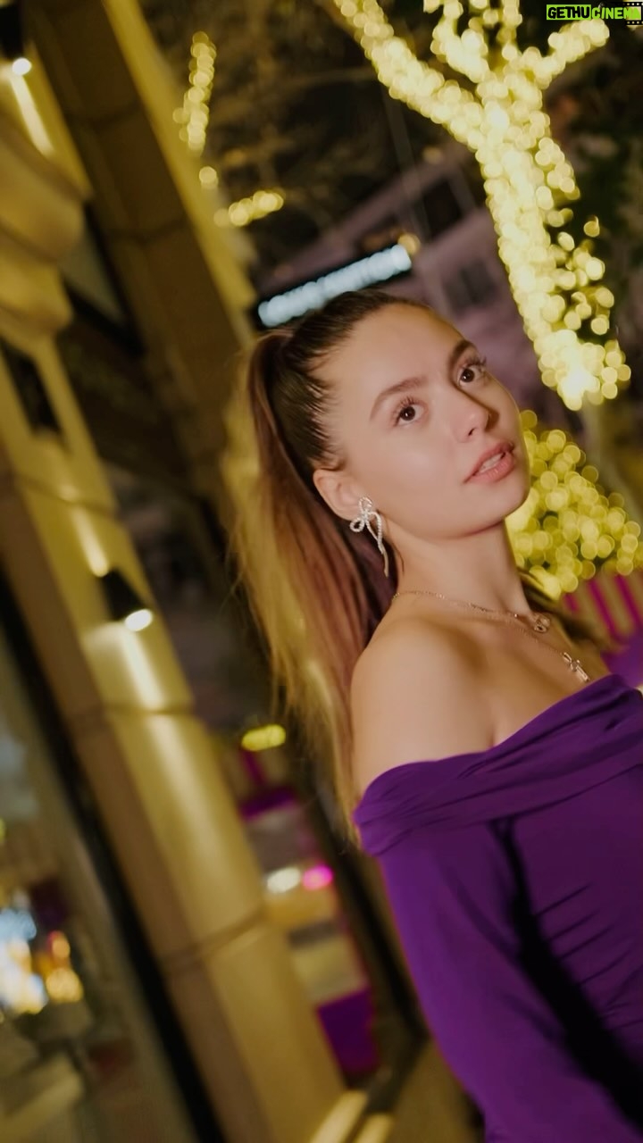 Tuana Naz Tiryaki - 73.1K Likes - Yılın en güzel @yumostr zamanı geldi çattı! Bu yılın özel kokusu Lotus 🪷 Ferahlığıyla kalbimi fethetti😍
Yumoş Extra Lotus’un ferahlık kapsülleri sayesinde, her hareketimde bu eşsiz kokuyu yeniden hissediyorum. Giysilerim de evim de artık Lotus’un huzur veren kokusuyla dolu.
Bu eşsiz kokunun bir de Ev ve Tekstil Spreyi çıkmış! Bu muhteşem kokuyu mutlaka denemelisiniz! 🌸
#İşbirliği
