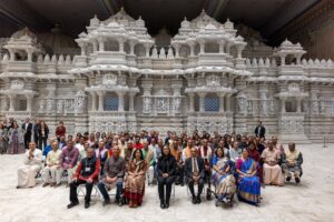 Tulsi Gabbard Instagram - It was a privilege to visit the iconic @akshardhamusa temple last night in New Jersey.  I’m grateful for the warm welcome from Hindu leaders gathered from across the country, the Robbinsville Mayor and council members, and thousands gathered for a special evening of prayer, fellowship, and unity.  #Akshardham