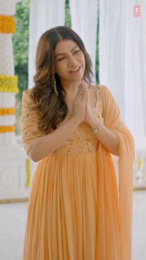 Tulsi Kumar Instagram - #MeraAapkiKripaSe sab kaam ho raha hai 🌺🎶 
In your kindness , I find my existence and strength 😇💫

Link in Bio ⬆️ 
 @raaj_aashoo @manojmuntashir @lovesh_nagar @rajchanana 
@cherrymardia 
@actorakash_gupta @palaash09 @runav.shah