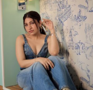 Tulsi Kumar Instagram - 💙 
#punjabimunde