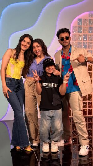 Tulsi Kumar Instagram - Saccha wala pyaar 😘🫶🏻
With most humble and pure heart 🫶🏻
@tulsikumar15 ♥️
@pratibha_ranta ❤️
@shrivastavasparsh ♥️
#Sachawalapyaar 
@vishalmishraofficial ❤️
choreography by my favourite @rajitdev sir ♥️
#explorepage #dancevideo #trendingreels #viral #trending #foryoupage