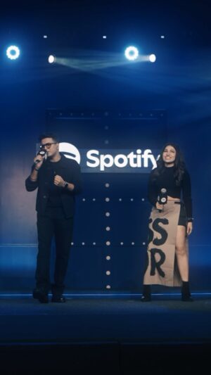 Tulsi Kumar Instagram - Turn up the volume, turn on the love with @tulsikumar15 and @adityarikhari 's new track 🤌

Listen to Jaana Samjho Na in the Bhool Bhulaiyaa 3 album, only on Spotify!

#SpotifyxBhoolBhulaiyaa3