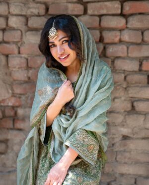 Tulsi Kumar Instagram - 𝓥𝓮𝓴𝓱𝓪𝓷 𝓝𝓾 … 🌙⌛

 #comingsoon
