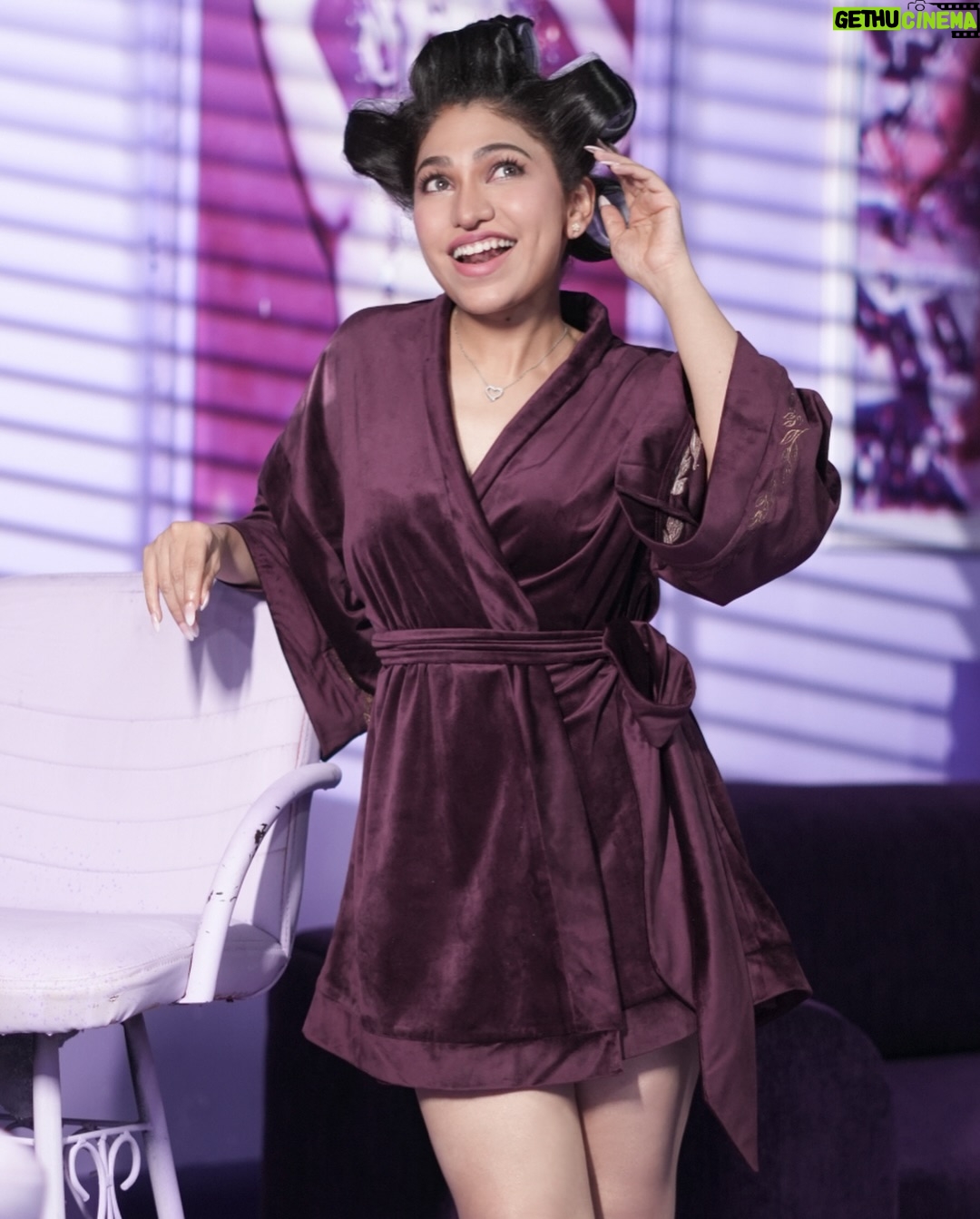 Tulsi Kumar - 32.9K Likes - Which is your fav look from #DilkuchHorNiMangda ?
Changed 9 outfits in a 2 day shoot , was quite hectic as a few transition shots were hardly for 2-3 seconds !
Kudos to my lovely team behind the scenes ! 🤗⚡️💃💯
MUA @shaanmu
Hair @harryrajput64
Costume Designer - @_jimmyzdesigner_
Managed by @swethshetty
Team Tseries - @poojasinghgujral #Ankit @sanashaikh72
Music team - @shivamchanana @vivinsachdeva @rajchanana @sonalc23
Director @post.guru
Choreographers @piyush_bhagat @shaziasamji
Dop @vikceeworldwide