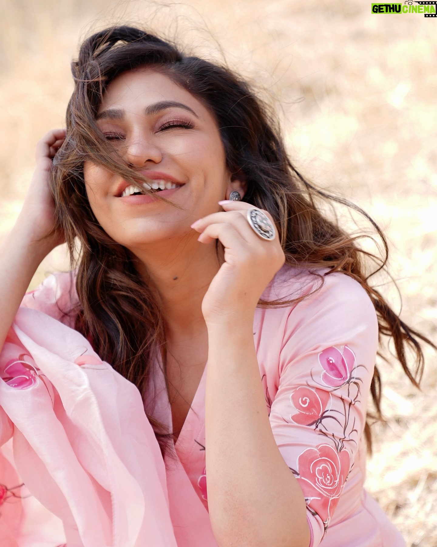 Tulsi Kumar - 32.5K Likes - 🩷🌸