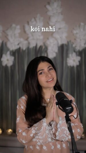 Tulsi Kumar Instagram - Meri maa ke barabar koi nahi 🫶🎶 
|| जय माता दी ।। आप सभी को नवरात्रों की बहुत बहुत शुभकामनाएँ ✨🙏

#tulsikumar