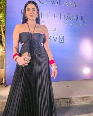 Twinkle R. Vasisht Instagram - What a lovely night @baglamibombay at @mvm.worldwide  with my darling hubby and my photographer🤣🥰😍 @harsh_tags 

Clutch @alexandermcqueen 
Dress:  puneetkapoorlabel

So good to meet you and thanks for having us @anil4ever2002