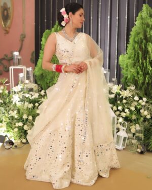 Twinkle R. Vasisht Instagram - Styled by:- @idivyeshtalaviya
Outfit by:- @rajesh_sarees
Styling Asst:- @vaidehi1312 @styledbydivyesh
#styledbydivyesh💫

Photography by @rahulmehra2958
