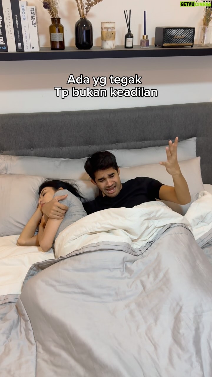 Tyas Mirasih - 10.4K Likes - Bukan senggol bacok ini namanya, SENGGOL BANGUN! Ada yang bapak bapaknya secepat ini kah buibuuuu?