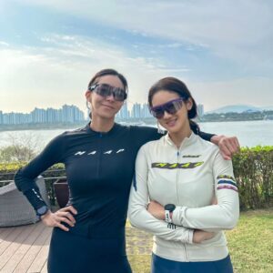 Uie Instagram - .
날씨 좋은 오늘♡
훈련 잘했당!!!
