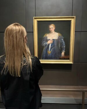 Uma Thurman Instagram - So many beautiful things to see… @visitabudhabi