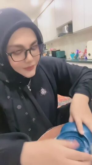 Umie Aida Instagram - Ku ambik pendekatan yang ku tak pandai pakai benda ni! Habis ceta. Cara terbaik manual je la. #karipapdaging