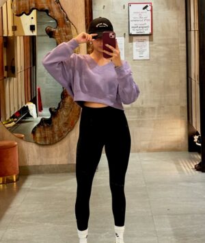 Unnati Malharkar Instagram - Gym Fits🏋🏻‍♀️
1: top: @nike 
2: jacket @adidasoriginals , bottom: @birdeye.india 
3: top: @hm , bottom: @nike 
4: jacket ( v old ) : @forever21 , leggings: @nike 
5: top: @cava_athleisure , bottom: @urbanoutfitters 
6: top: @bershka , bottom: @audeactive 
7: top: @newbalance , bottom: @worldofdive 
8: top: thrifted 
9: top: @hm 
10: top: @hm , bottom: @nike 
11: top: @diesel , bottom: @nike 
12: top: @nike , bottom: @audeactive 
Cap in all: @audeactive 
Headphones: @apple