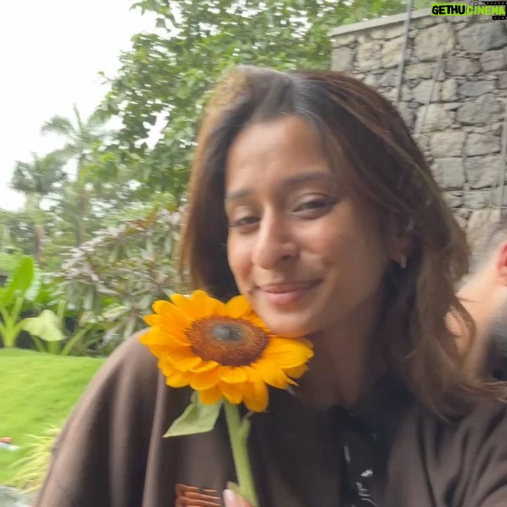 Unnati Malharkar - 153.2K Likes - A fool for phoolsšøā„ļø this feeling is just something elseš„°