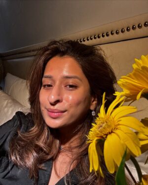 Unnati Malharkar Instagram - A fool for phools🌸♥️ this feeling is just something else🥰