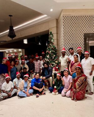 Upasana Kamineni Instagram - This Christmas, we want to take a moment to express our gratitude and love for the people who help make every day so special for us at home. 

To everyone, both in & beyond the photograph, a heartfelt thank you. Wishing you a very Merry Christmas!
❤️❤️❤️❤️
@alwaysramcharan @alwaysrhyme