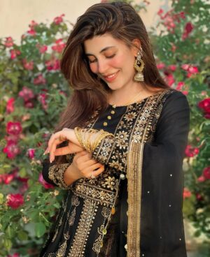 Urwa Hocane Instagram - My beautiful eidi jora is sent by @shaposh_official !✨

Eid day has been full of blessings, family and food! Everything one could wish for Alhumdulillah! Couldn’t find any time to post earlier, could only steal a few seconds to click and then forgot about my phone, guess most of you would relate! Well here are the pictures now because we love celebrating with all of our well wishers out there! Hope you all had a wonderful one as well ! EID MUBARAK ! ✨

@pr_by_zainab & @umair.qazi.17 made sure the eidi reaches me on chaand raat ! 🫶🏻