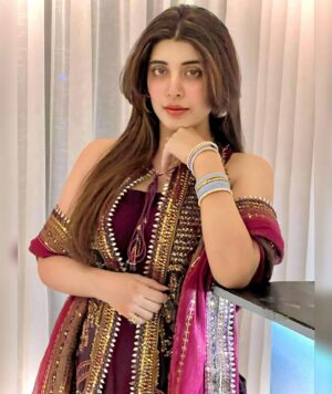 Urwa Hocane Instagram - Night out in my bling @lajbylajwanti ! The sequins ,resham & zarri work is just perfection! ✨