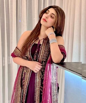Urwa Hocane Instagram - Night out in my bling @lajbylajwanti ! The sequins ,resham & zarri work is just perfection! ✨