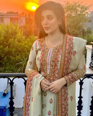 Urwa Hocane Instagram - The voice of my heart everytime i watch a sunset! Ever so peaceful, introspective and absolutely stunning ! Forever that girl that gets amazed by sunsets !

Eid day 3 in @harisshakeelofficial ! ✨